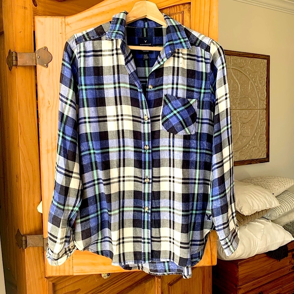 American Eagle Outfitters women’s Blue and Green Plaid Shirt